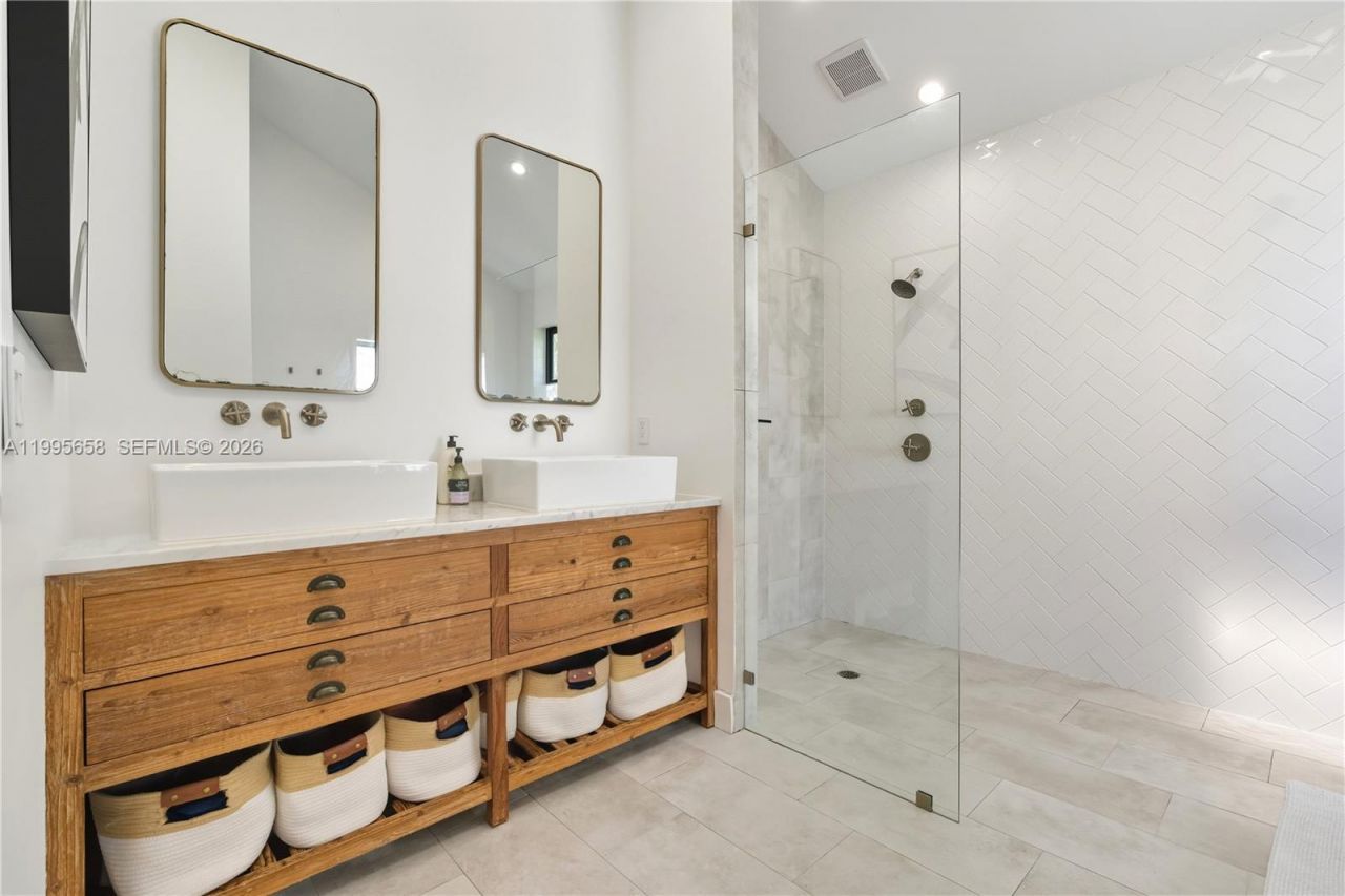 3782 El Prado Blvd, Unit 1, Miami, FL 33133 Photo