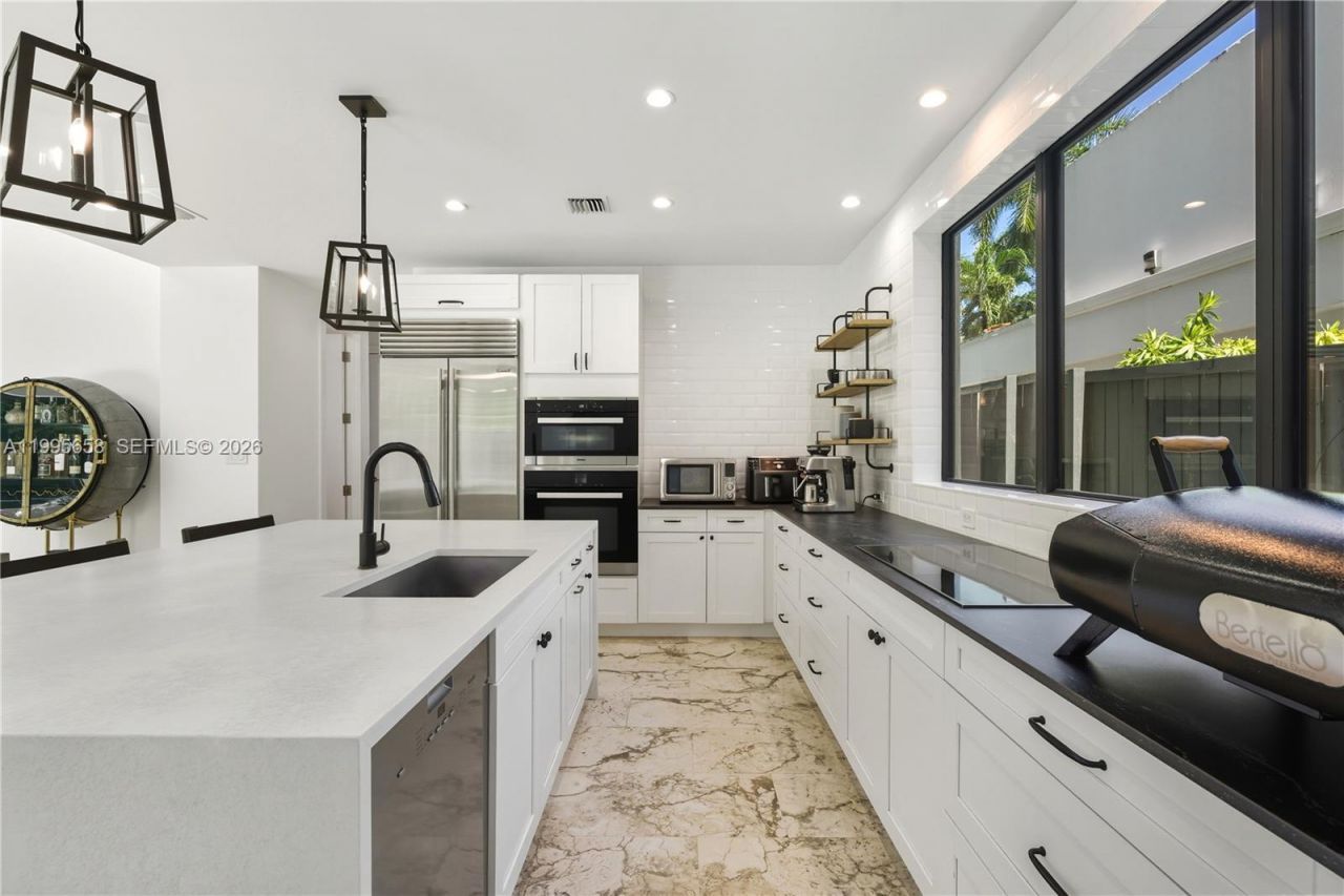 3782 El Prado Blvd, Unit 1, Miami, FL 33133 Photo