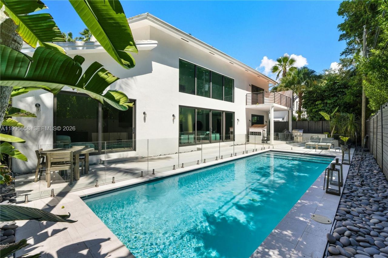 3782 El Prado Blvd, Unit 1, Miami, FL 33133 Photo