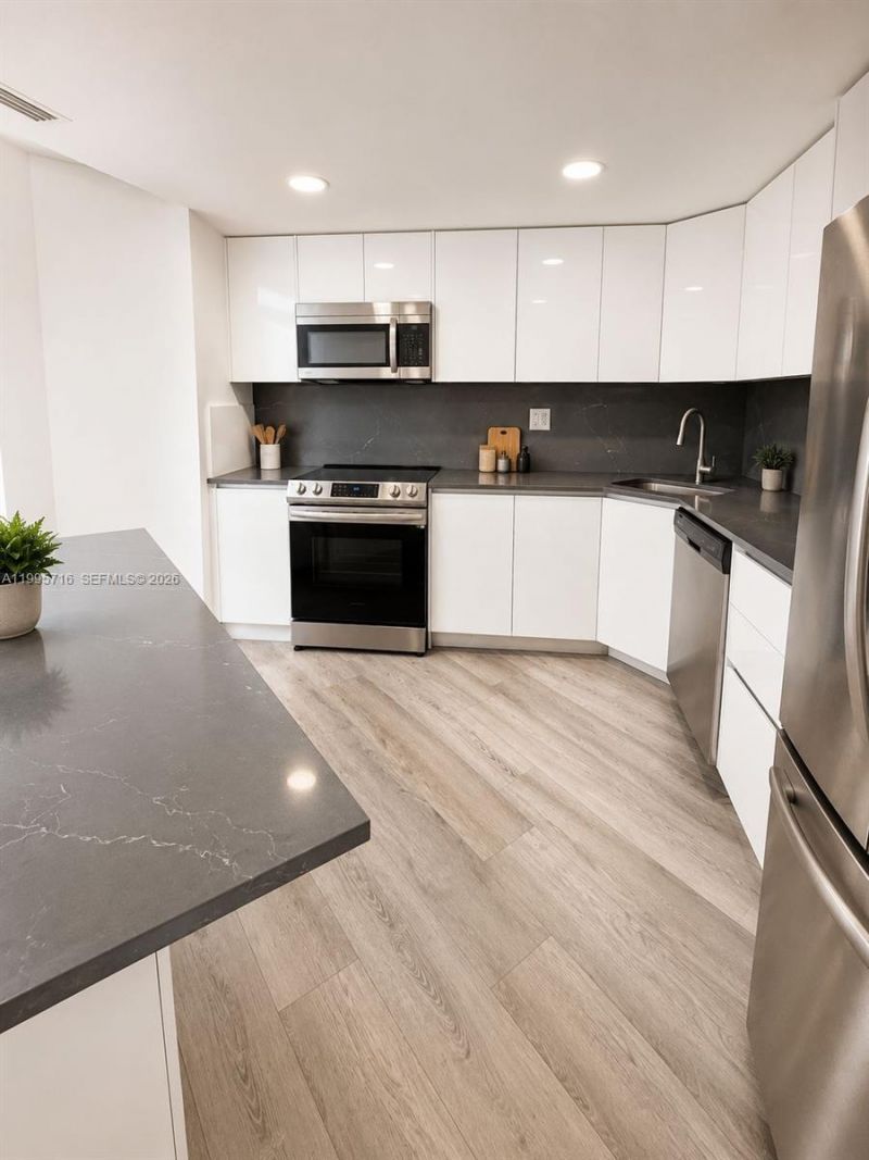 2750 NE 183rd St, Unit 2407, Aventura, FL 33160 Photo