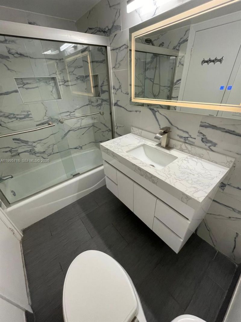 2750 NE 183rd St, Unit 2407, Aventura, FL 33160 Photo