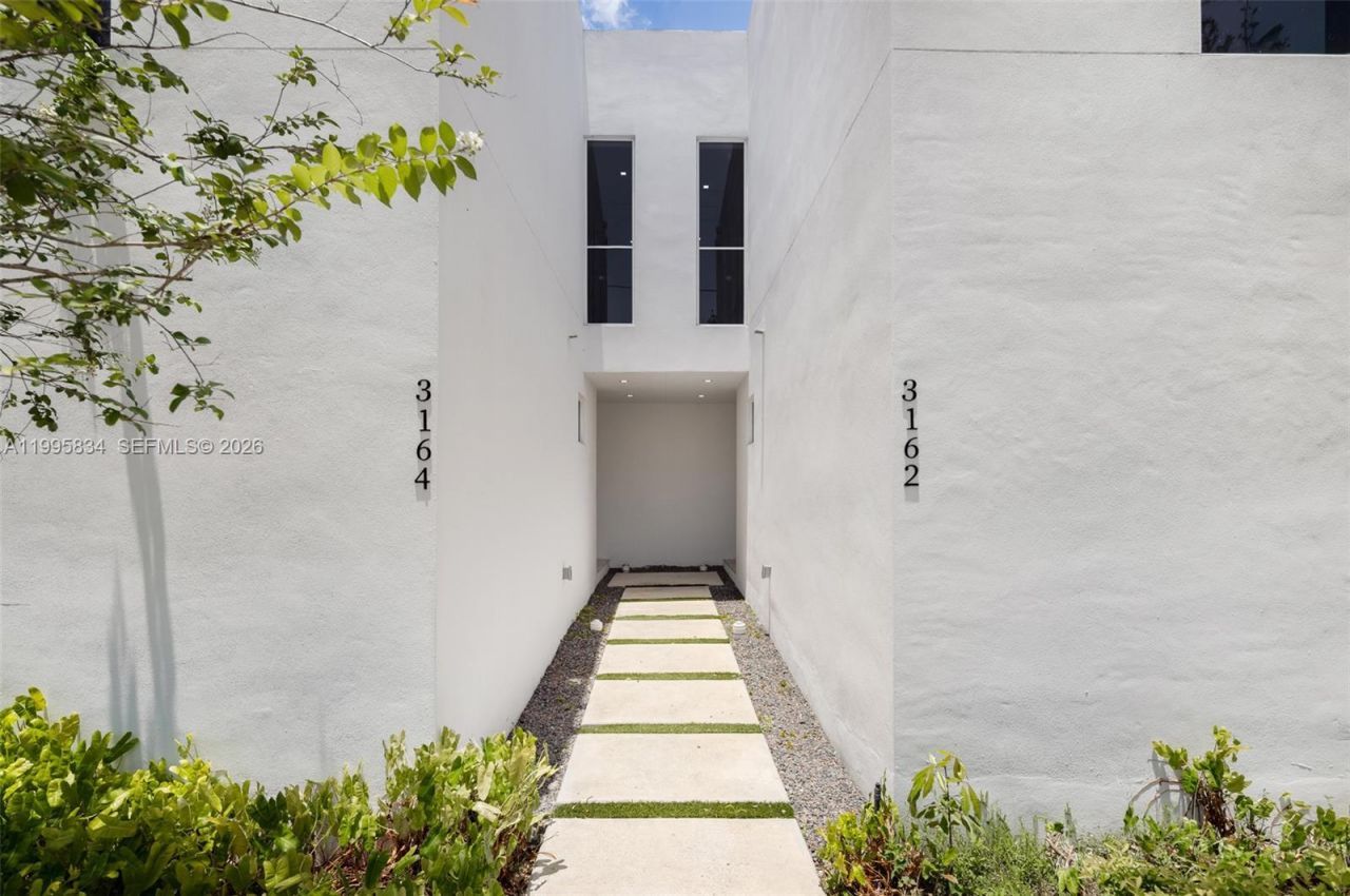 3164 Plaza St, Coconut Grove, FL 33133 Photo