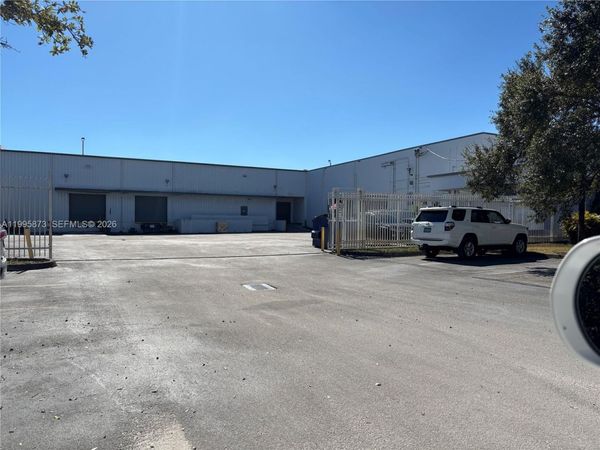 50 NE 179th St, Miami Gardens, FL 33162