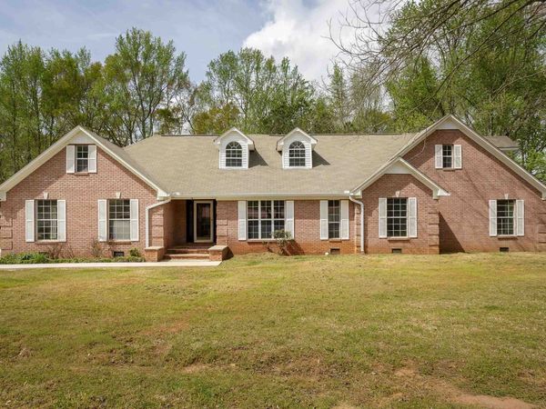 855 Cobb Dr, Leighton, AL
