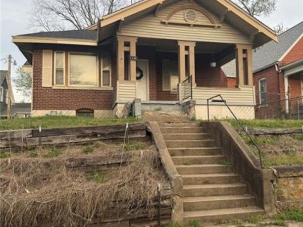 114 S Pacific Street , Cape Girardeau, MO 63703