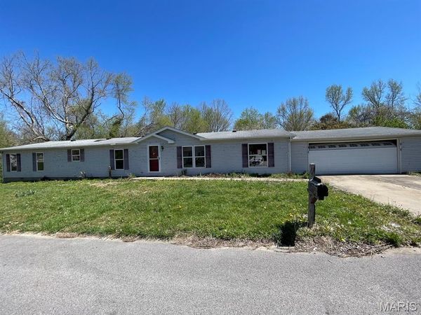 10914 Hunters Creek Drive , Lebanon, IL 62254