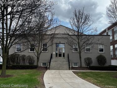 98 Northbound Gratiot, Mt. Clemens, MI 48043