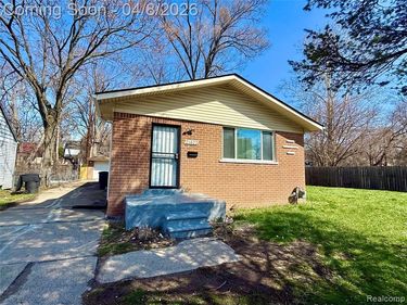 21622 Santa Clara, Detroit, MI 48219