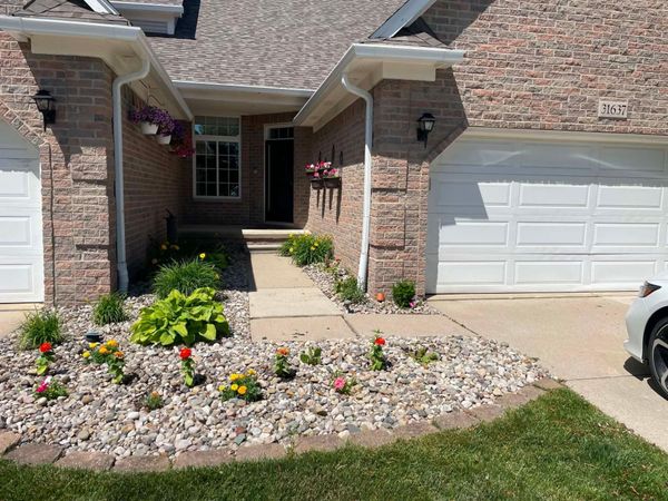 31637 Beaver Circle, New Boston, MI 48164