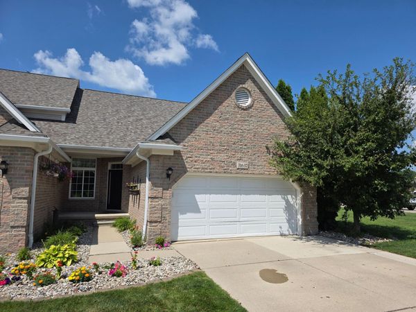 31637 Beaver Circle, New Boston, MI 48164