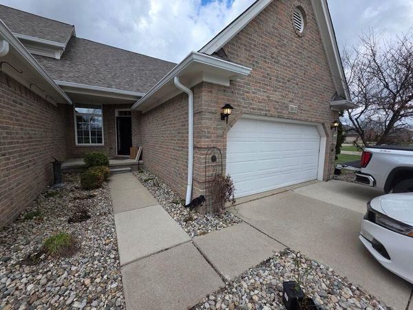 31637 Beaver Circle, New Boston, MI 48164