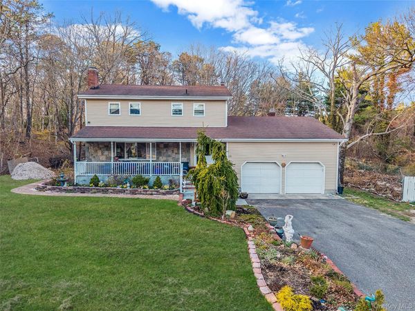 231 W Woodside Avenue, Patchogue, NY 11772