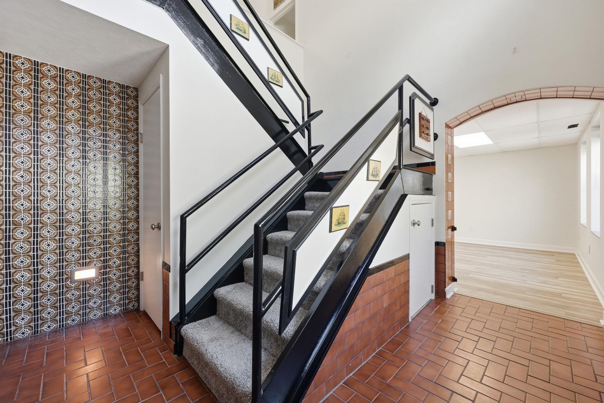 2227 Jefferson Circle Photo 12