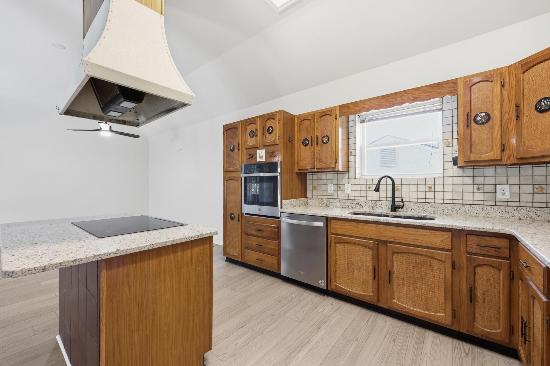 2227 Jefferson Circle Photo 16