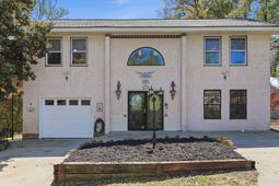 2227 Jefferson Circle photo 4