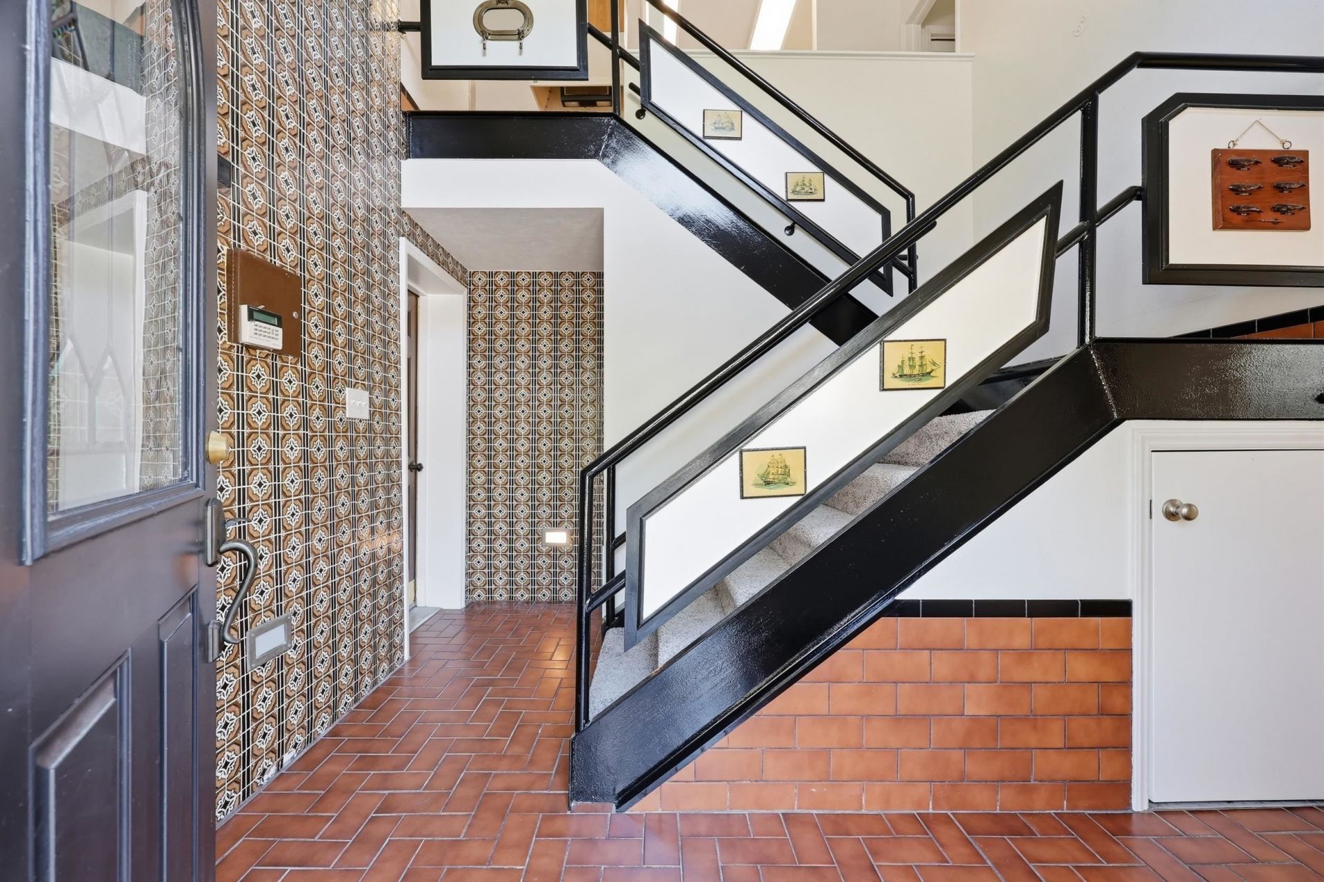 2227 Jefferson Circle Photo 4