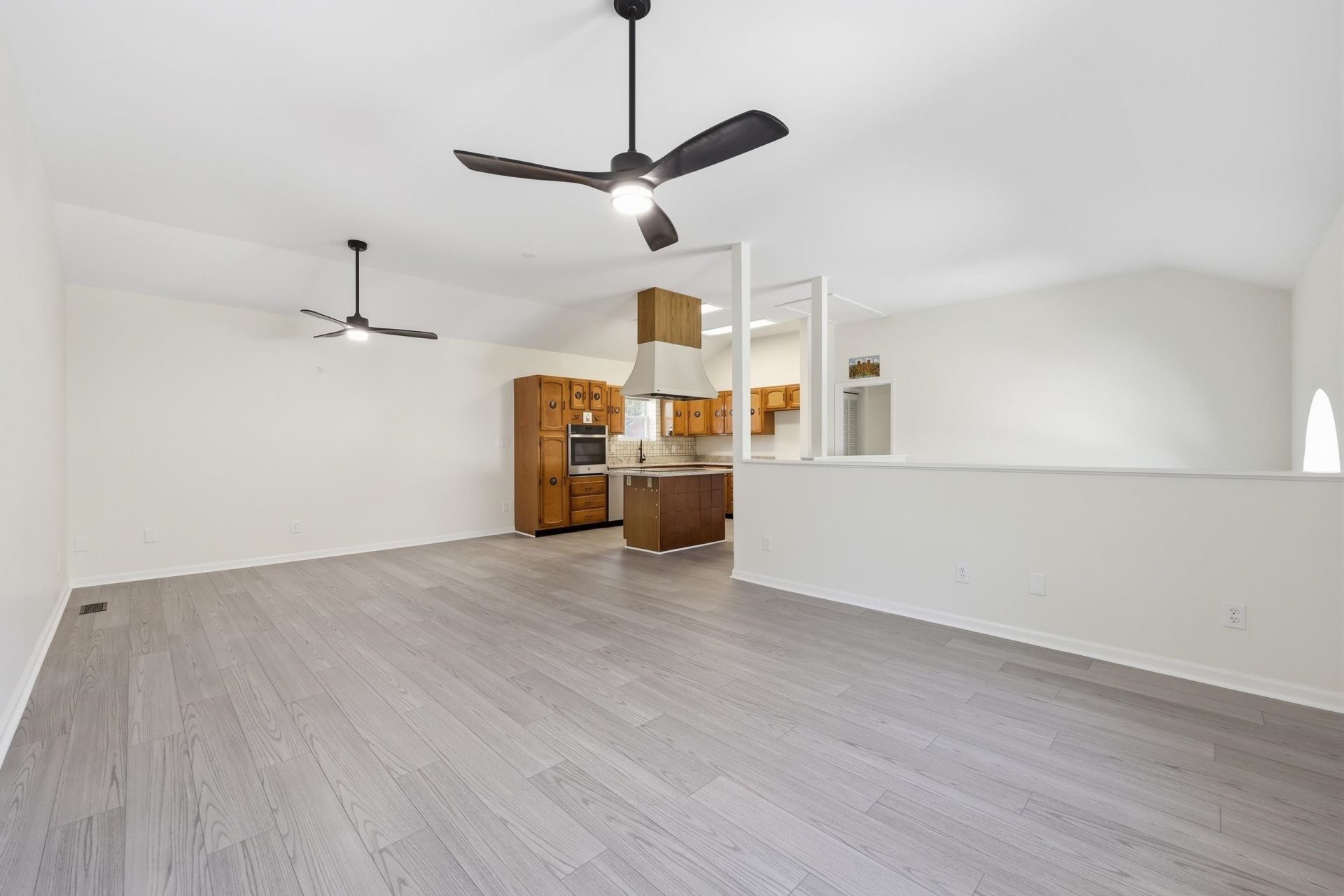 2227 Jefferson Circle Photo 6