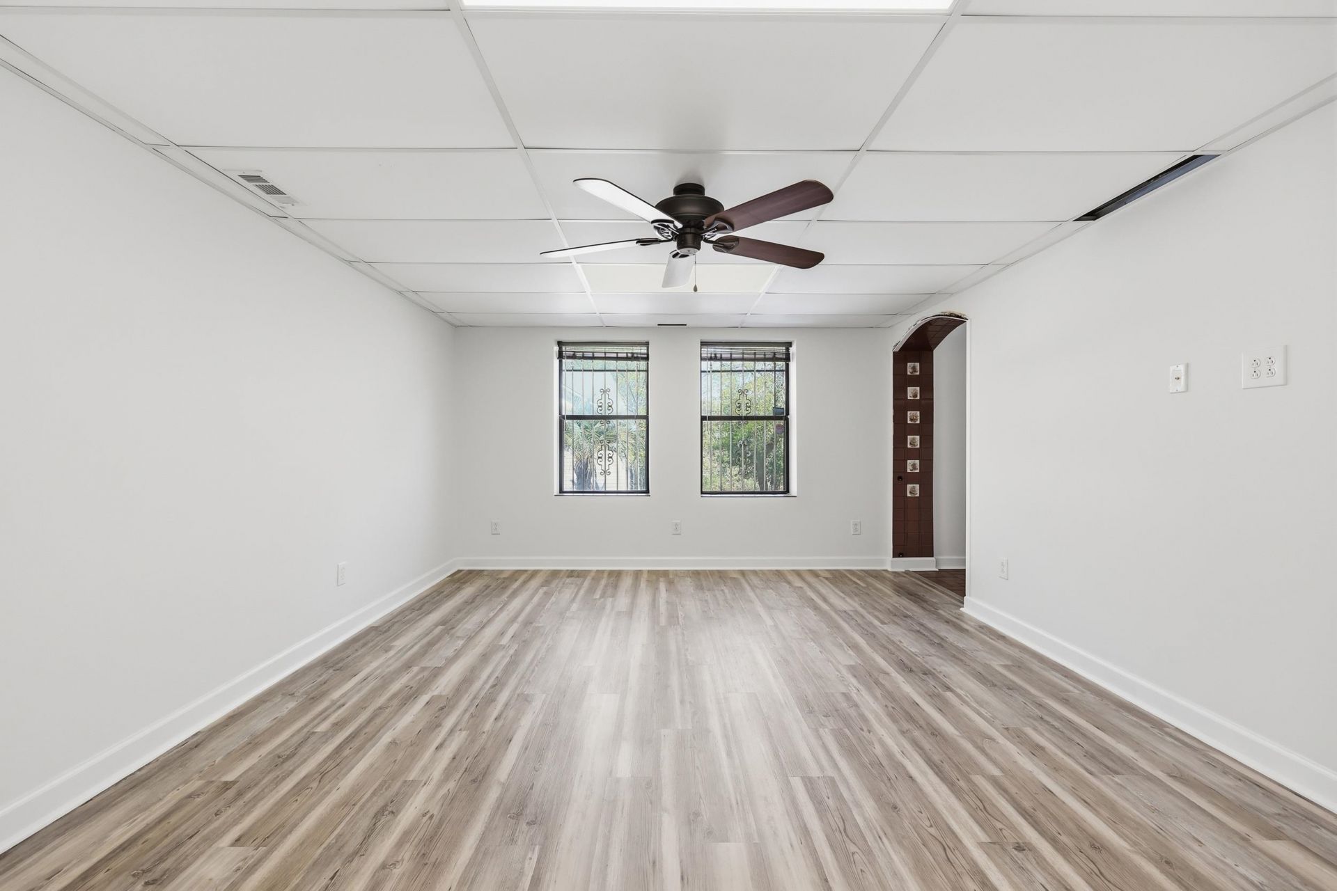 2227 Jefferson Circle Photo 6