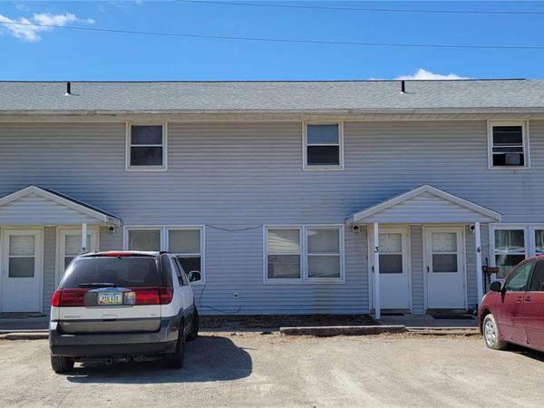 695 W Pine Street , Marengo, IA 52301