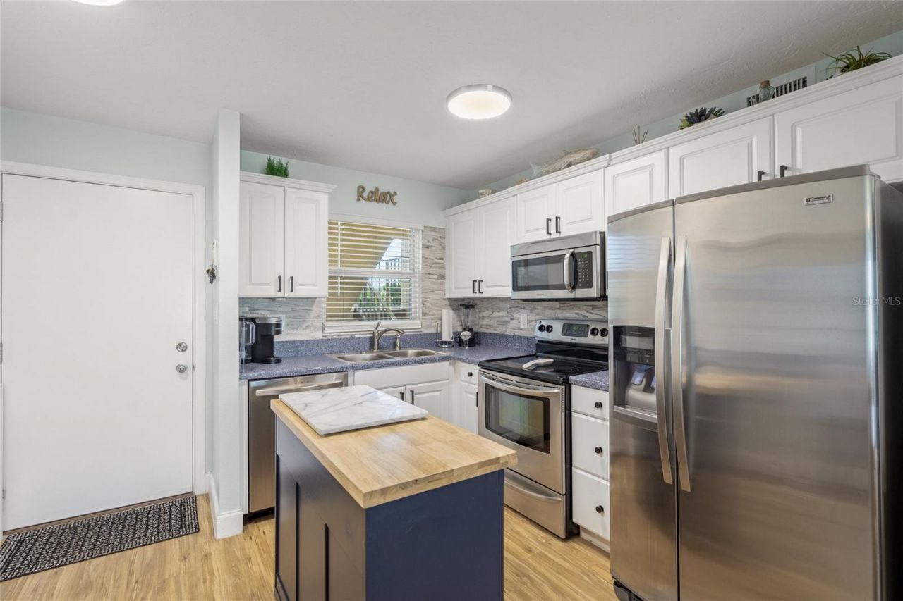 915 Beach Road , Unit 215, Siesta Key, FL 34242 Photo