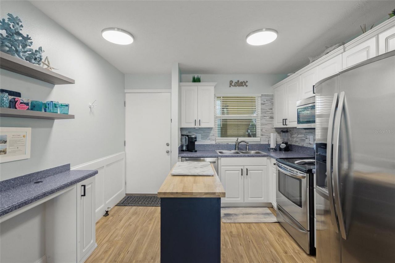 915 Beach Road , Unit 215, Siesta Key, FL 34242 Photo