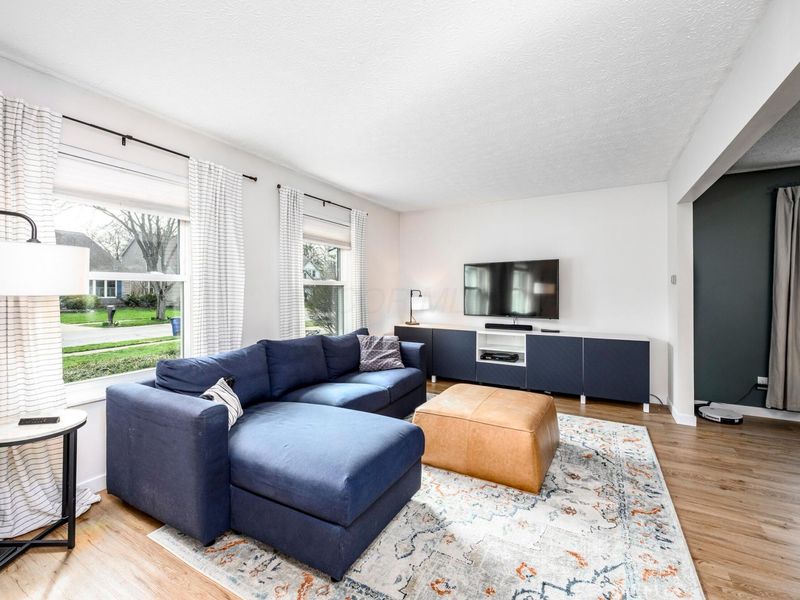 6833 Spruce Pine Drive, Columbus, OH 43235 Photo 3