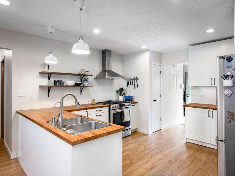 6833 Spruce Pine Drive, Columbus, OH 43235 Photo 8