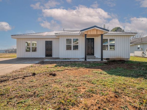 301 Simpson St, Lawrenceburg, TN 38464