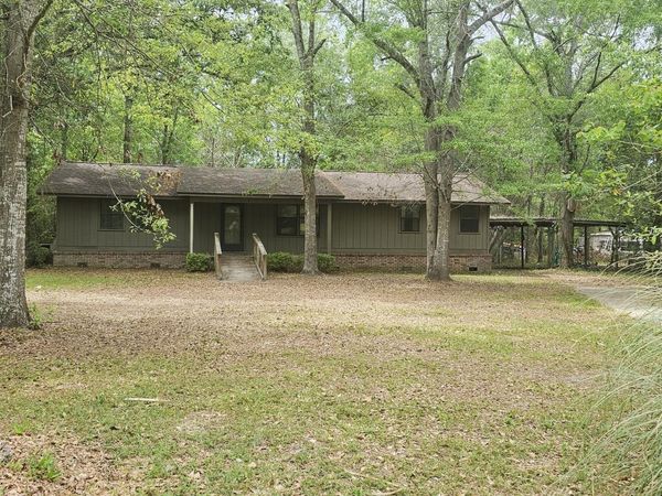 19076 NE Oak Hill Drive , Blountstown, FL 32424