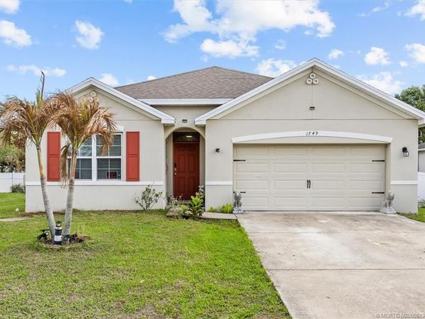 1749 SW Alberca Lane, Port St Lucie, FL 34953