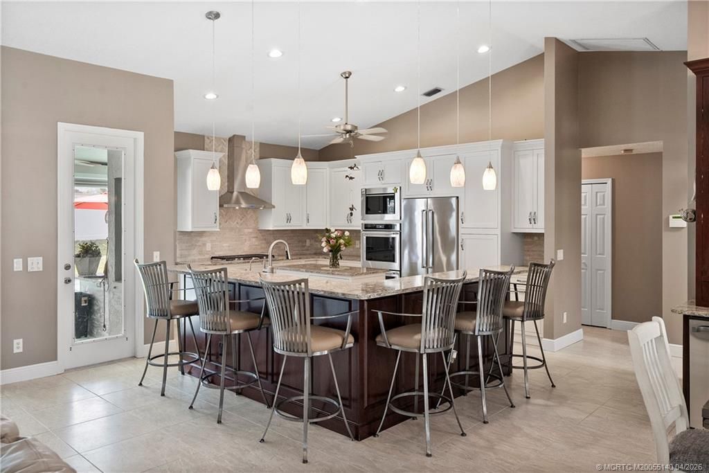 5688 SE Pot O Gold Place, Stuart, FL 34997 Photo
