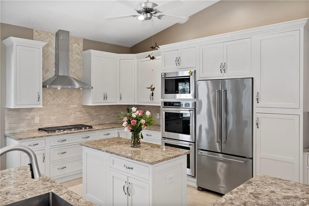 5688 SE Pot O Gold Place, Stuart, FL 34997 Photo