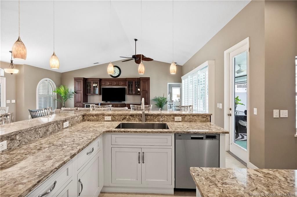 5688 SE Pot O Gold Place, Stuart, FL 34997 Photo