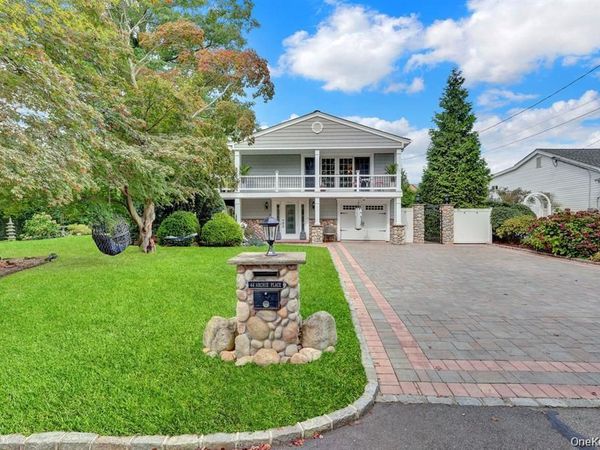 44 Archie Place, West Islip, NY 11795