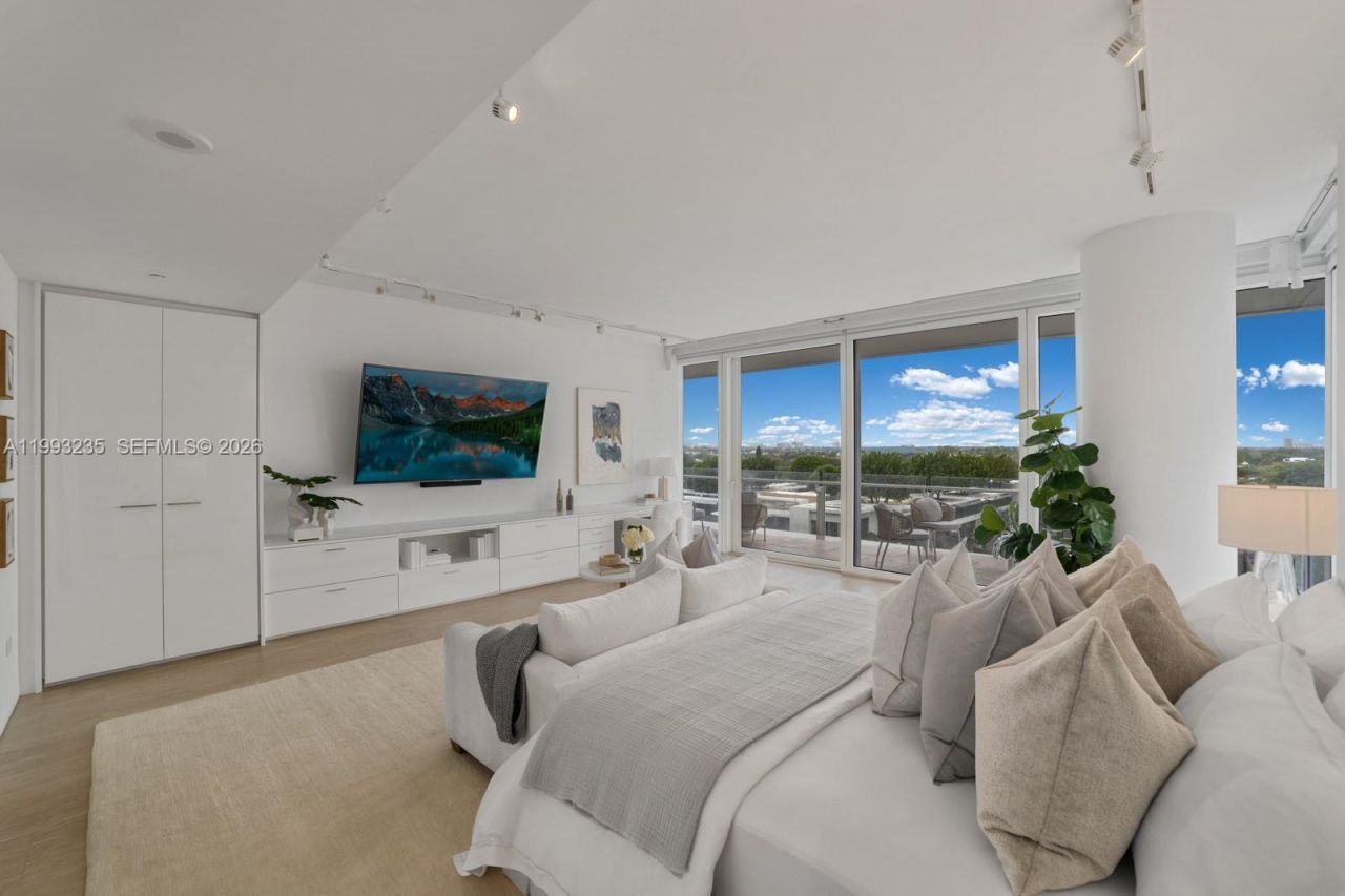 9111 Collins Ave , Unit N-717, Surfside, FL 33154 Photo