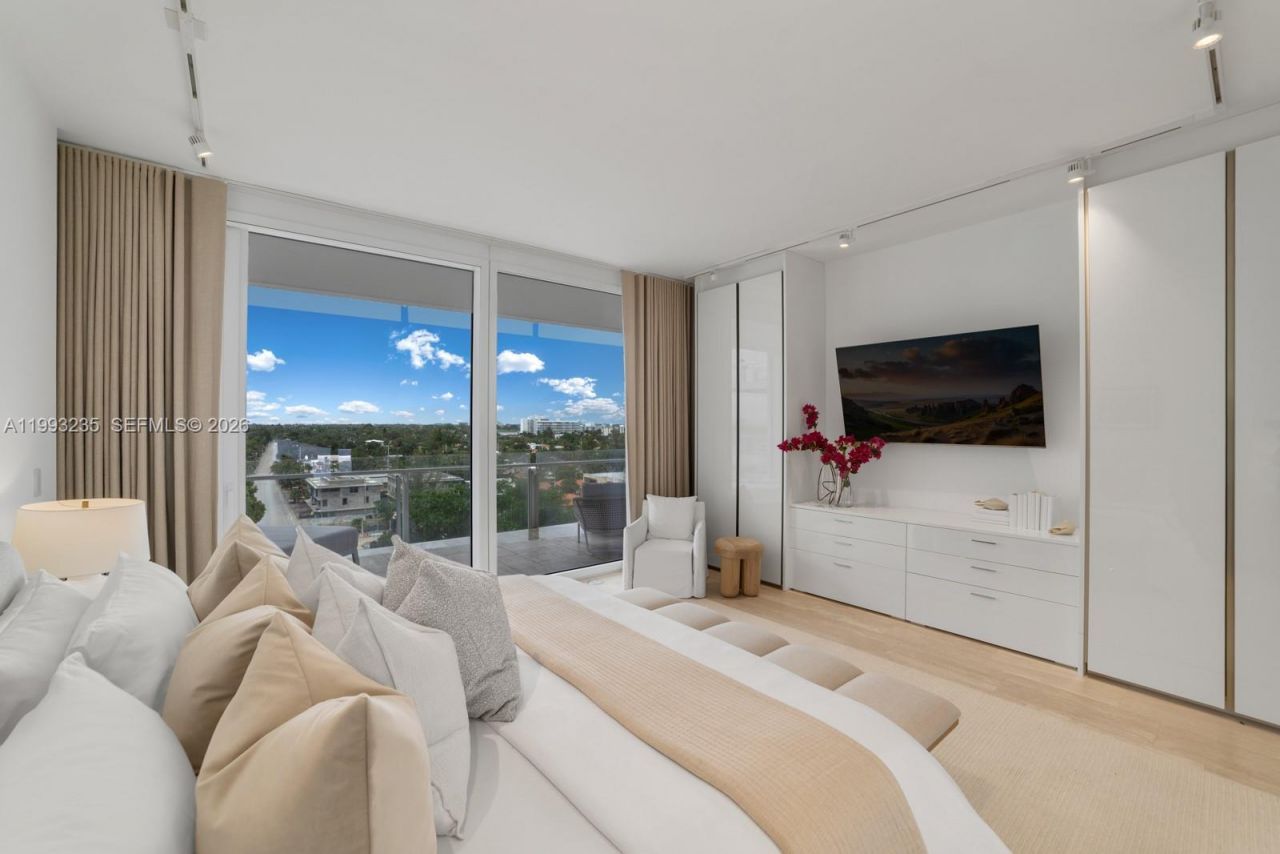 9111 Collins Ave , Unit N-717, Surfside, FL 33154 Photo