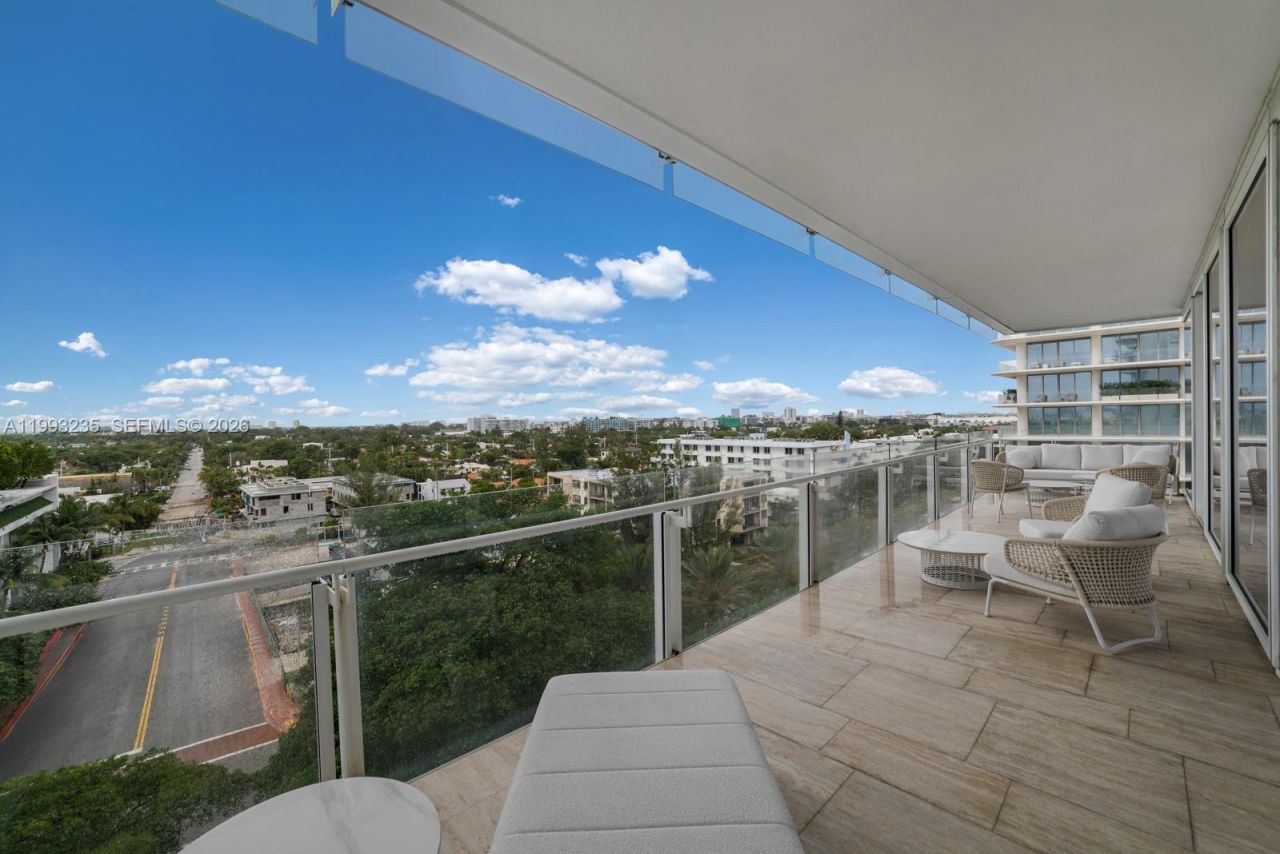 9111 Collins Ave , Unit N-717, Surfside, FL 33154 Photo