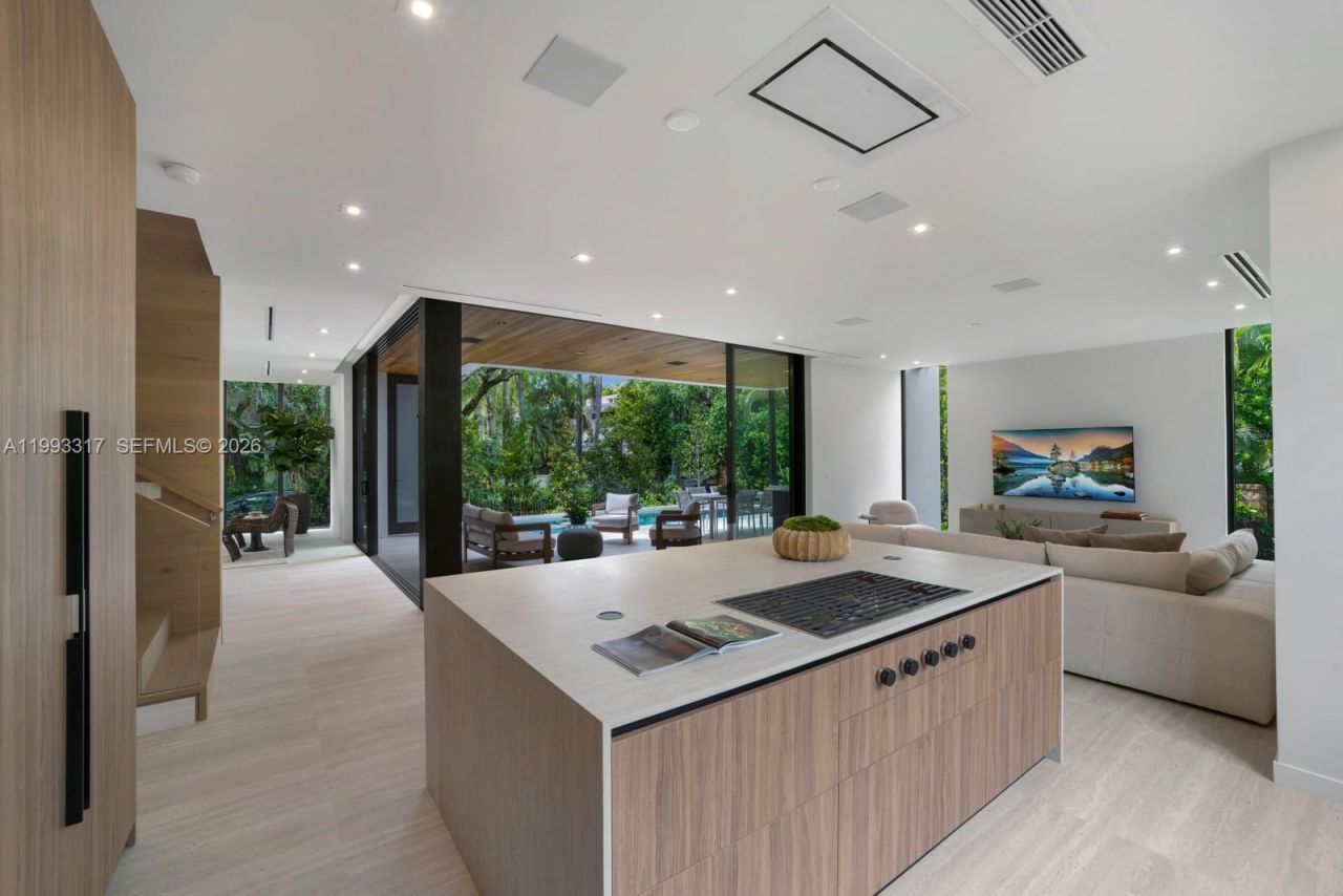 4095 Hardie Ave, Miami, FL 33133 Photo