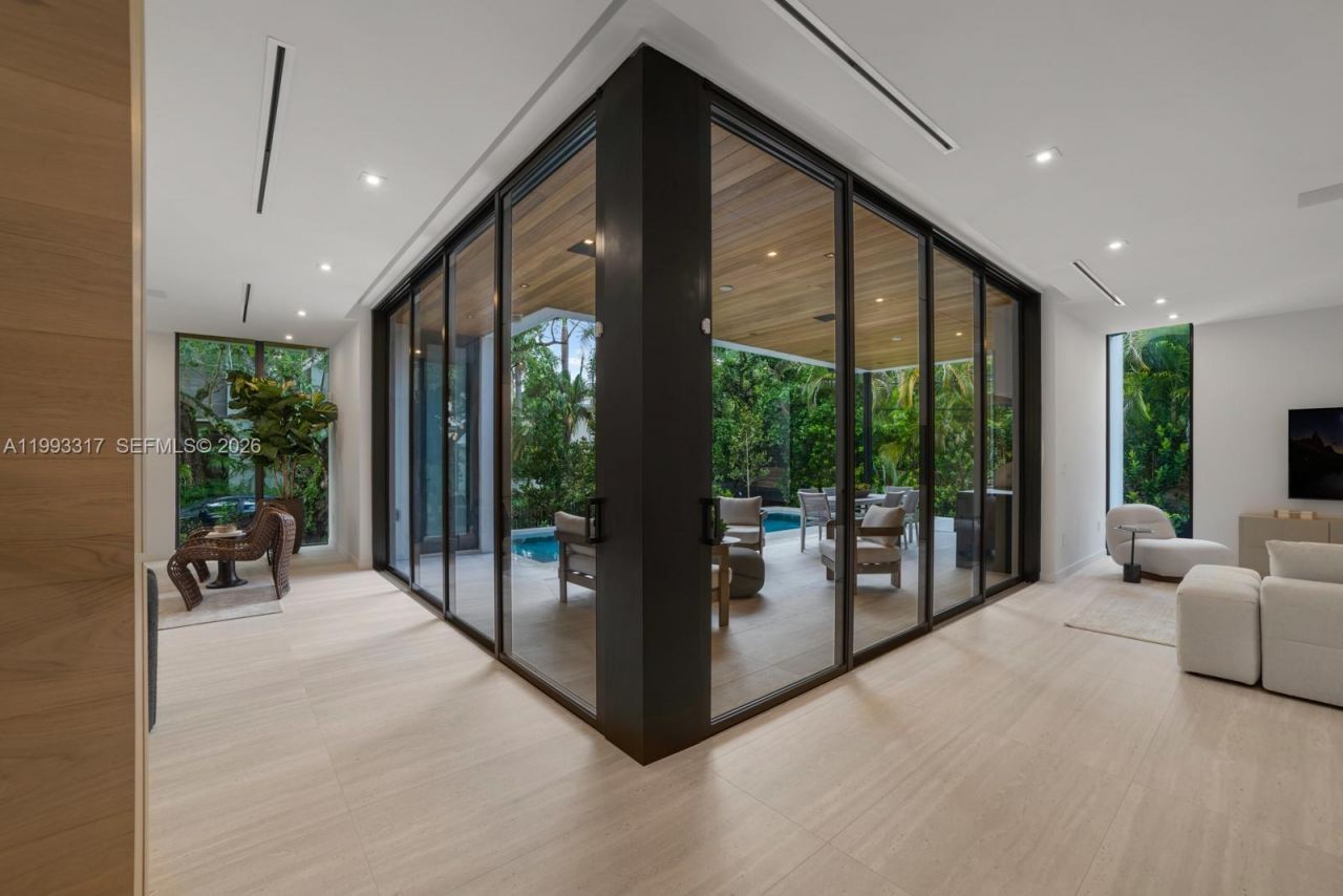 4095 Hardie Ave, Miami, FL 33133 Photo