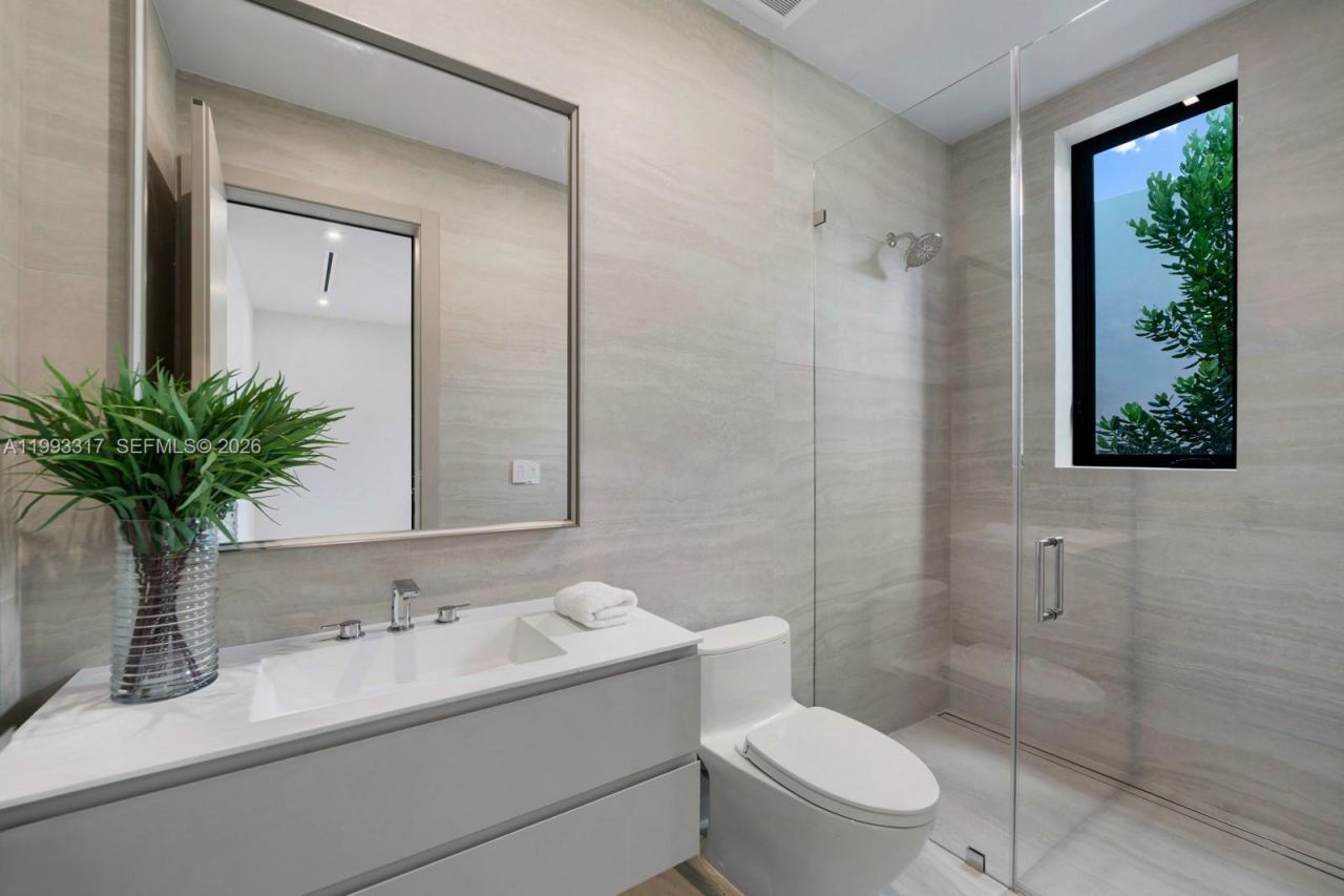 4095 Hardie Ave, Miami, FL 33133 Photo