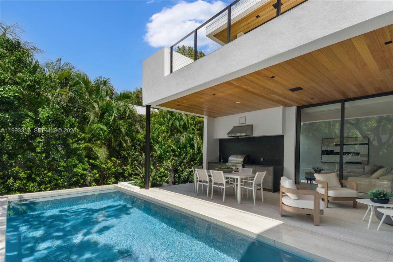 4095 Hardie Ave, Miami, FL 33133 Photo