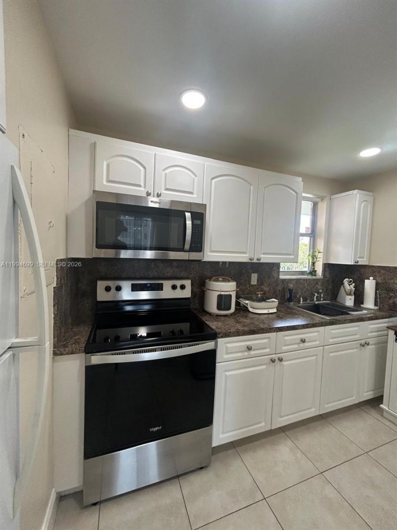 1700 NE 191st St, Unit 304, Miami, FL 33179 Photo