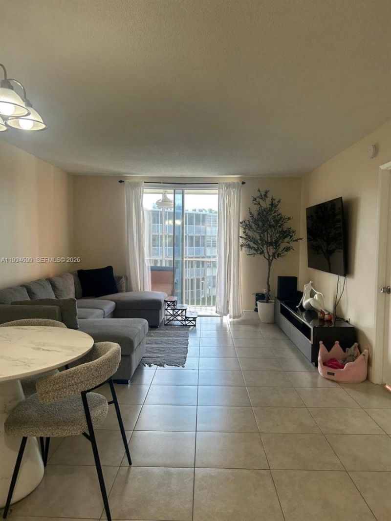 1700 NE 191st St, Unit 304, Miami, FL 33179 Photo