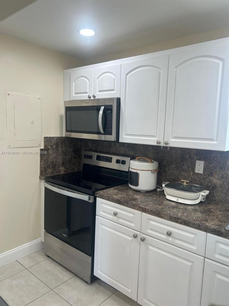 1700 NE 191st St, Unit 304, Miami, FL 33179 Photo