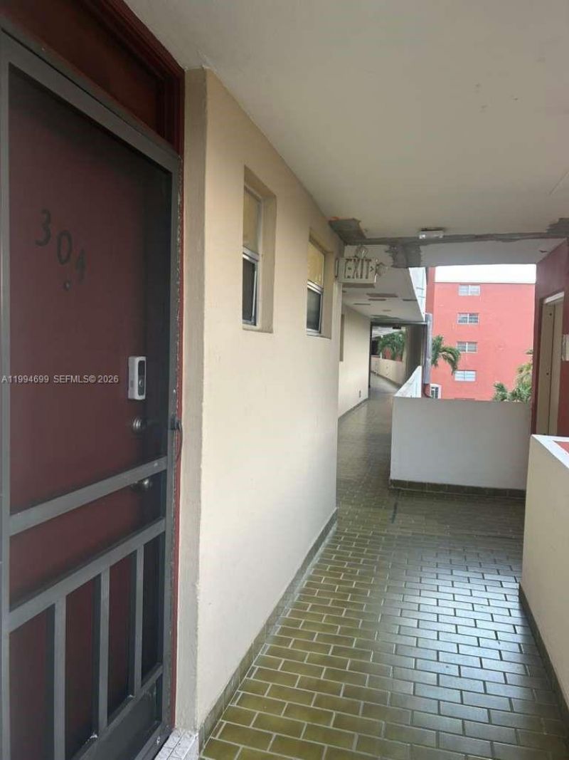 1700 NE 191st St, Unit 304, Miami, FL 33179 Photo