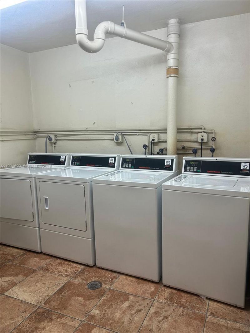 1700 NE 191st St, Unit 304, Miami, FL 33179 Photo