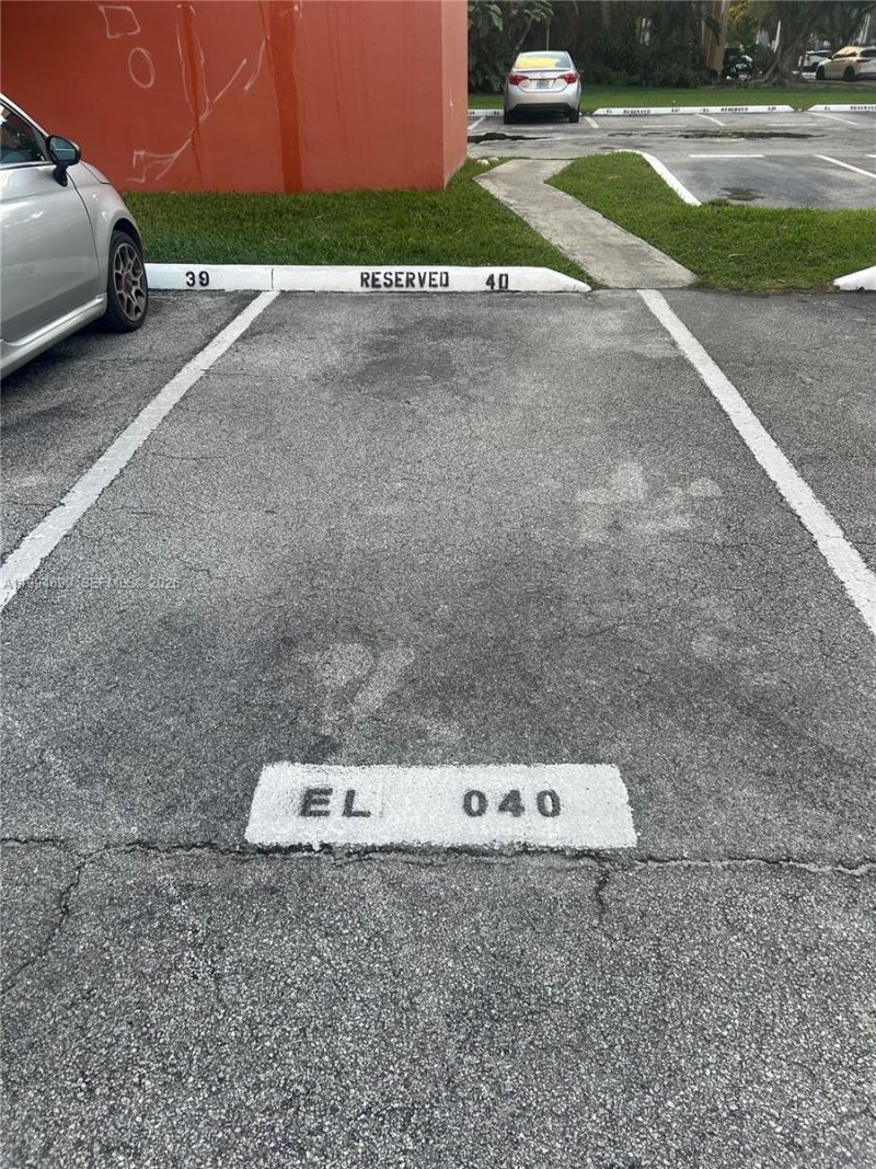 1700 NE 191st St, Unit 304, Miami, FL 33179 Photo