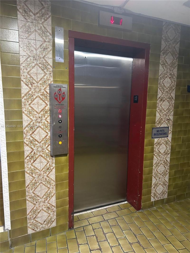 1700 NE 191st St, Unit 304, Miami, FL 33179 Photo