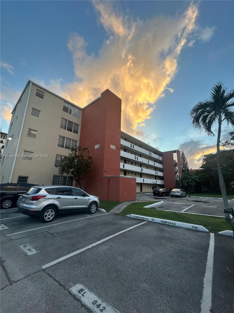 1700 NE 191st St, Unit 304, Miami, FL 33179 Photo