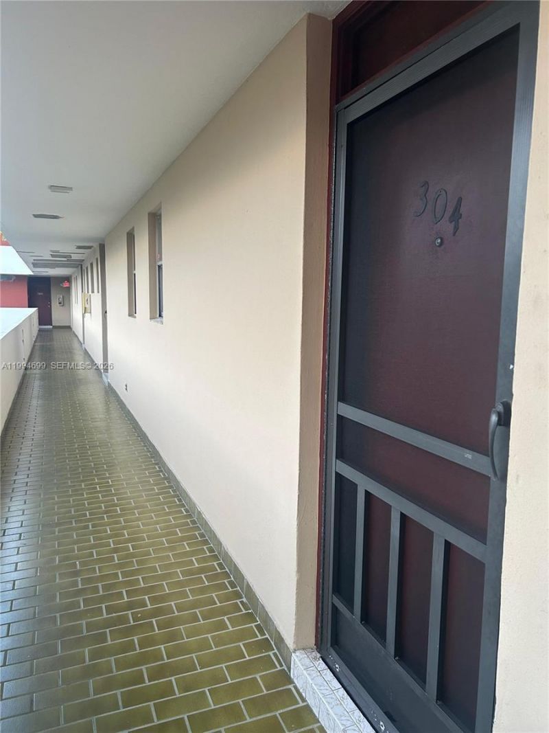1700 NE 191st St, Unit 304, Miami, FL 33179 Photo